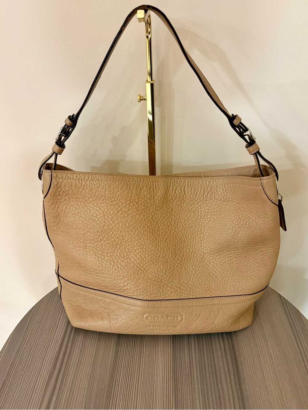 Vintage Coach Soho Tan Pebbled
Leather Slouchy Hobo Shoulder Bag
F11662